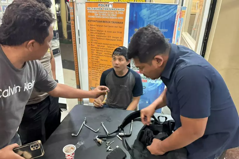 Polisi Tangkap Mekanik yang Curi 12 ECU Truk di Pelabuhan Tanjung Priok