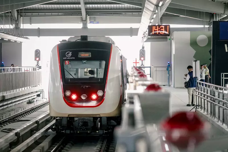 Pramono Buka Opsi Obligasi-Dukungan Danantara untuk Pengembangan LRT