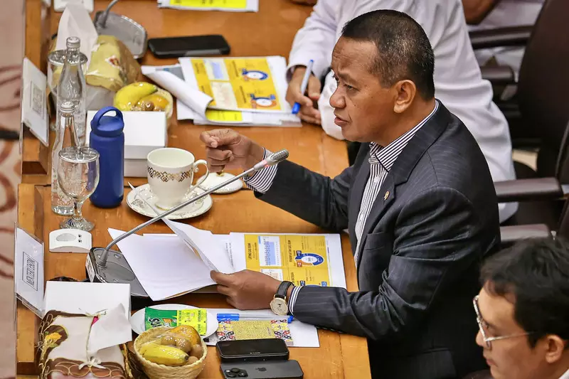 Rapat di Komisi XII, PDIP Pertanyakan ‘Apa Kabar Gerangan’ RUU Migas ke Bahlil