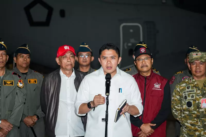Seskab Teddy: 64 Pesawat-54.394 Personel Sudah Dikerahkan untuk Tangani Karhutla