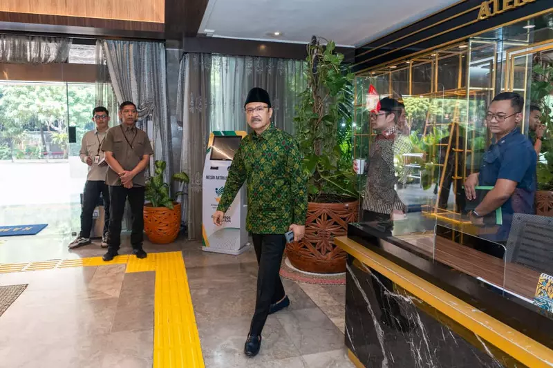 Sidak Kantor, Gus Ipul Ajak Kawal Gerakan Indonesia ASRI dan Jadi Agen Perlinsos