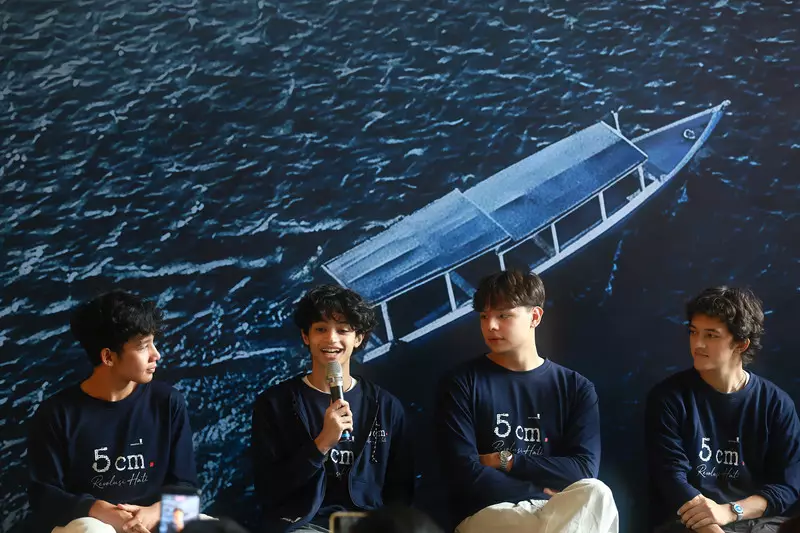 Syuting di Laut, Filmmaker 5cm: Revolusi Hati Bangun Adegan Badai Sendiri
