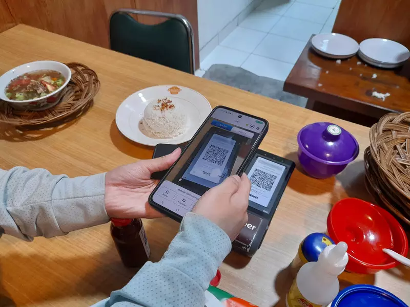 Transformasi Pembayaran Digital: Pengaruh QRIS terhadap Kinerja Pedagang UMKM