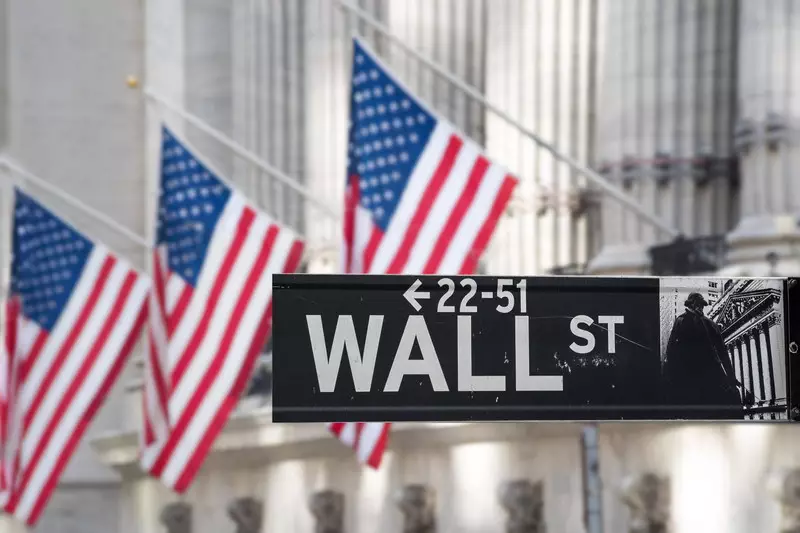 Wall Street Melemah Dibayangi Suku Bunga-Imbal Hasil Obligasi Pemerintah AS