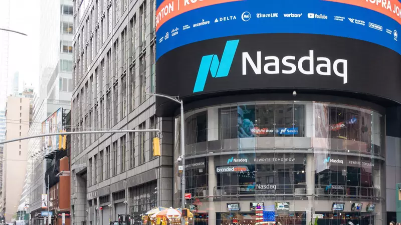 Wall Street Menguat, Nasdaq Cetak Rekor Terdorong Saham AI