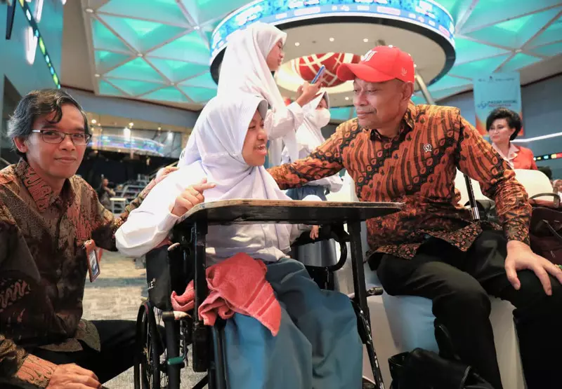 Wamensos Apresiasi Indisi dan BEI Bekali Ratusan Siswa SLB Literasi Keuangan